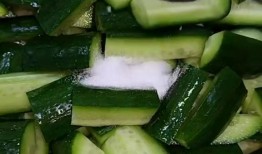 躺着吃瓜的危害,健康隐患不容忽视