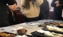 游泳吃瓜的视频,夏日清凉新风尚