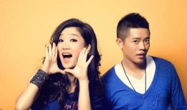 玲花和大家一起吃瓜,玲花与好友共享瓜趣时光