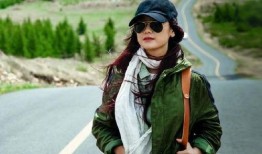 玲花和大家一起吃瓜,玲花与好友共享瓜趣时光