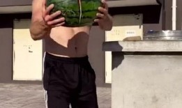 战斗民族吃瓜熊叔,吃瓜群众的独特视角