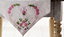 一起吃瓜桌布,桌布上的趣味故事