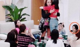 大姐跳舞吃瓜视频,太接地气了！