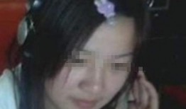 农村女孩卖瓜现场吃瓜,农村女孩卖瓜现场品尝自家甜瓜